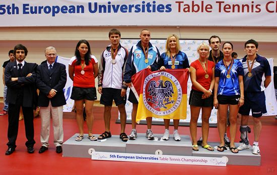 Awarding of medals for Mixed doubles