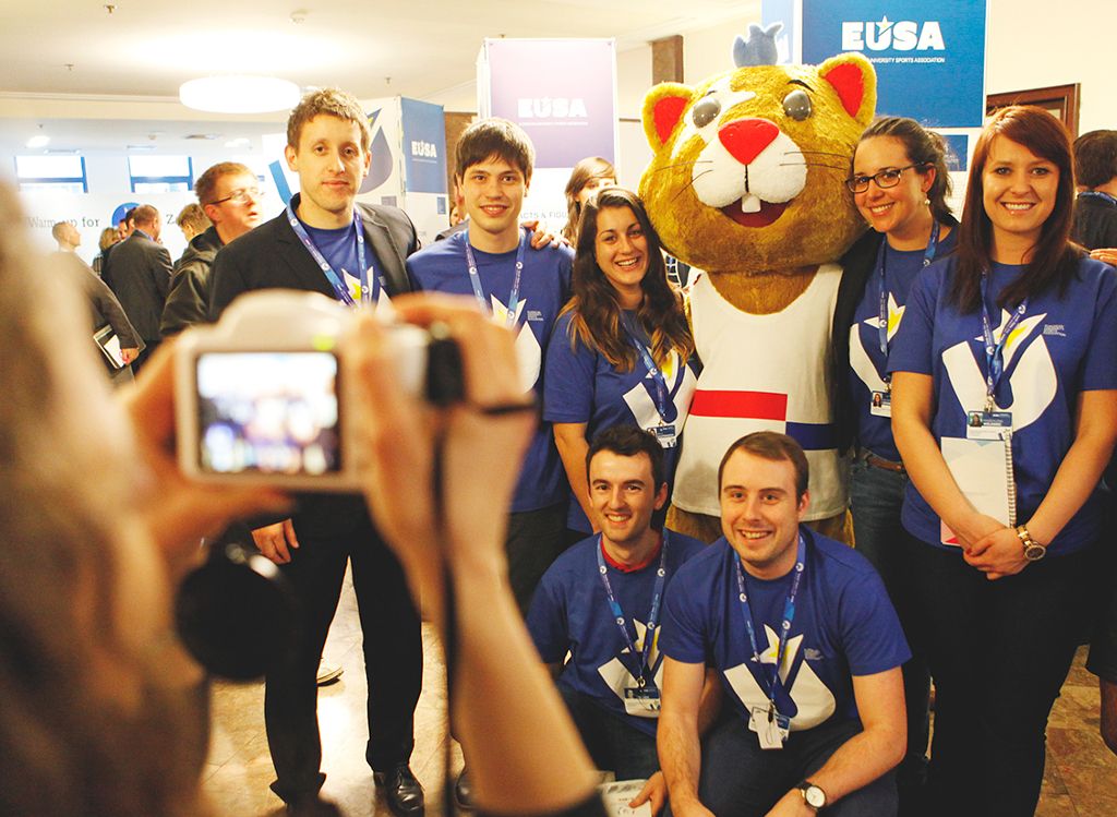 Student Commission memberse assisting in the EUSA Fair and Exhibition