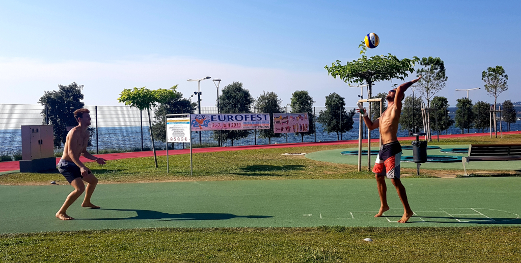 Alexander playing with his broken finer with his partner at EUC Beach Volleyball
