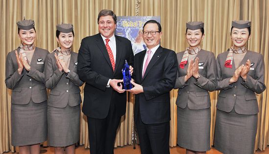 Asiana Airlines receives 2011 Best Airlines Award