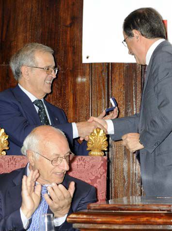 Mr Rossi receiving a recognition; with Mr Coiana upfront Mr Rossi receiving a recognition; with Mr Coiana upfront