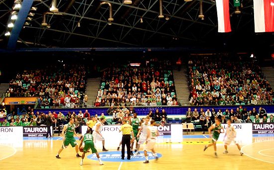 Basketball match at the hall where the closing ceremony is foreseen Basketball match at the hall where the closing ceremony is foreseen