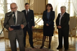 Polish government supports AZS