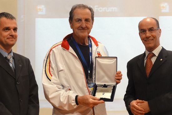 EUSA Representatives thanking FISU President Mr Gallien EUSA Representatives thanking FISU President Mr Gallien