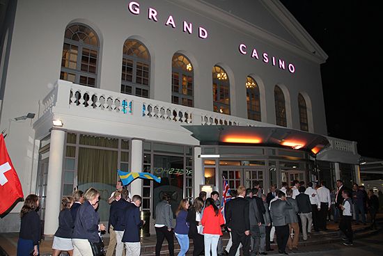 Participants arriving to the Closing Ceremony Participants arriving to the Closing Ceremony
