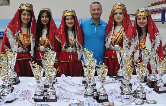 Medals and trophies for the best teams and individuals Medals and trophies for the best teams and individuals