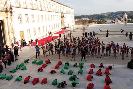 Performance with a show at the University Performance with a show at the University