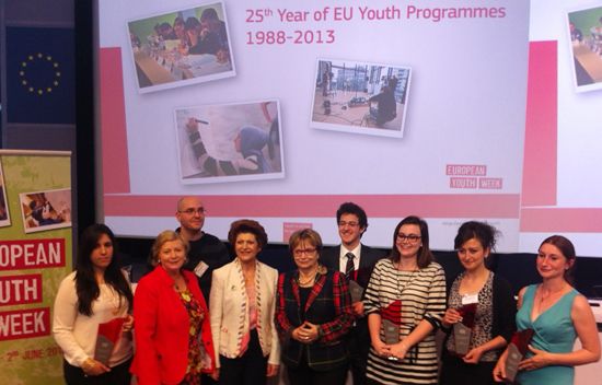 Representatives of the awarded projects with Commissioner Vassiliou Representatives of the awarded projects with Commissioner Vassiliou