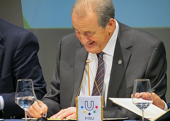 Signing of the declaration by FISU President Mr Gallien Signing of the declaration by FISU President Mr Gallien