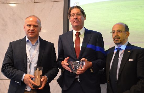 Gift exchange between EUSA and EUR Gift exchange between EUSA and EUR