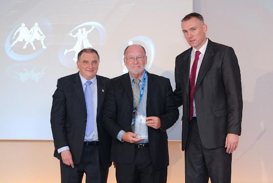 Mr Ilan Kowalsky receiving the award (Photo Copyright FIBA Europe) Mr Ilan Kowalsky receiving the award (Photo Copyright FIBA Europe)