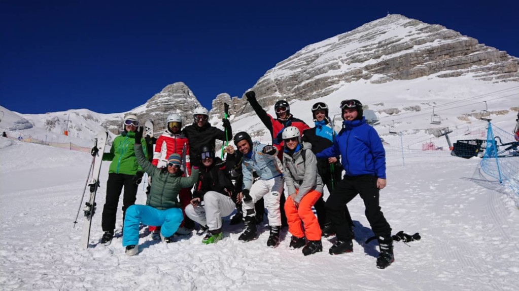 EUSA teambuilding skiing