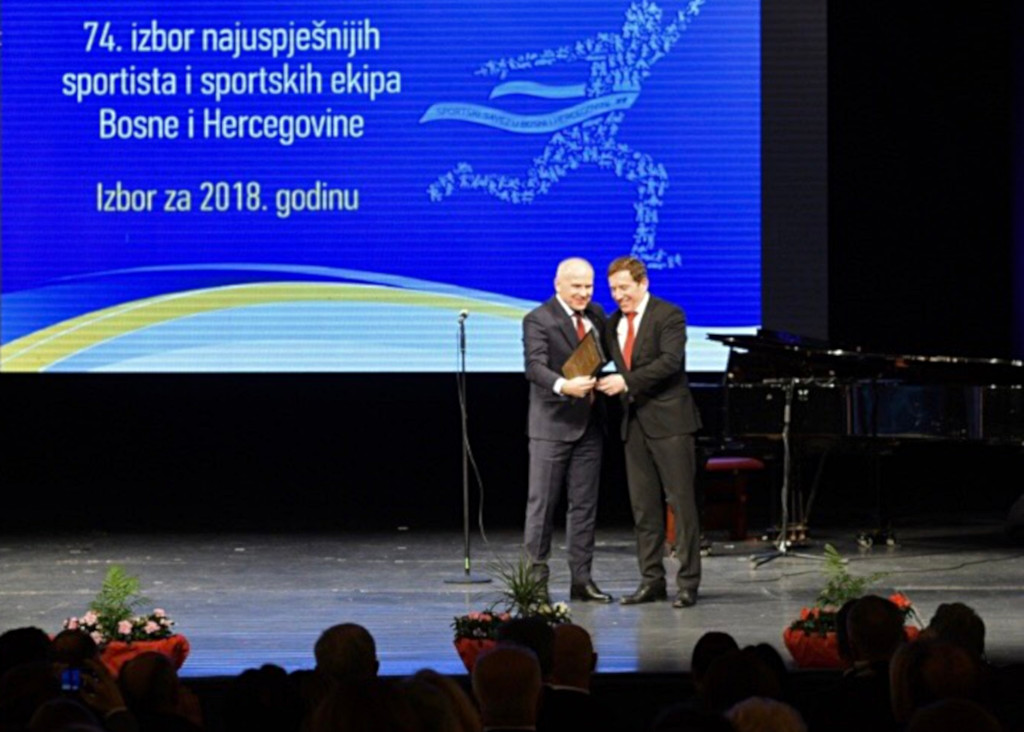 Appreciation Plaque was given by Mr Crnogorac to Mr Roczek