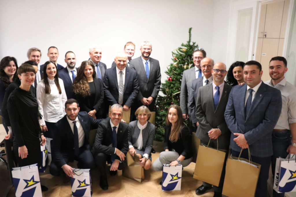 Participants visiting the EUSA Office