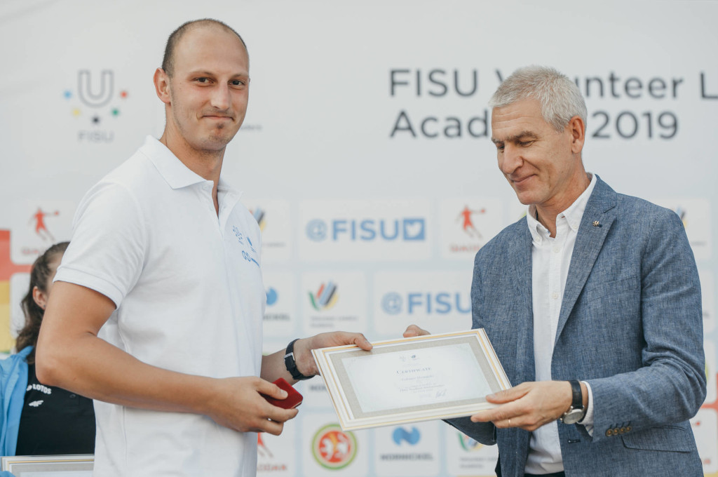 Tobiasz Nowacki with FISU President Oleg Matytsin