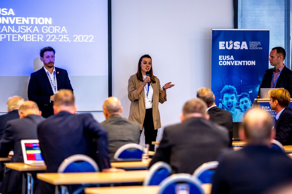 Mr Nikola Vicentic and Ms Mirijam Sipos