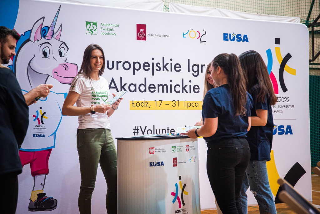 EUG2022 info booths attracting volunteers and student athletes to take part in the event