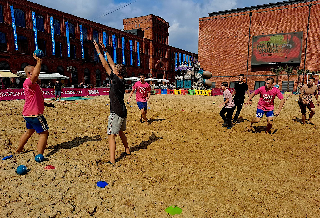 Demonstration of beach handball