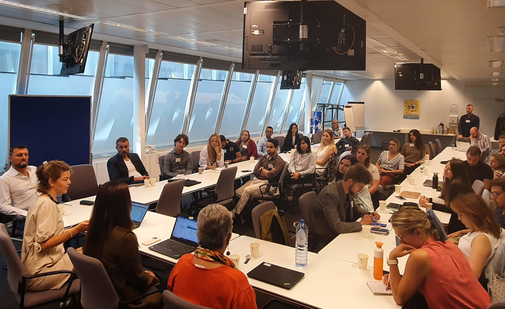 Youth opportunities and traineeships