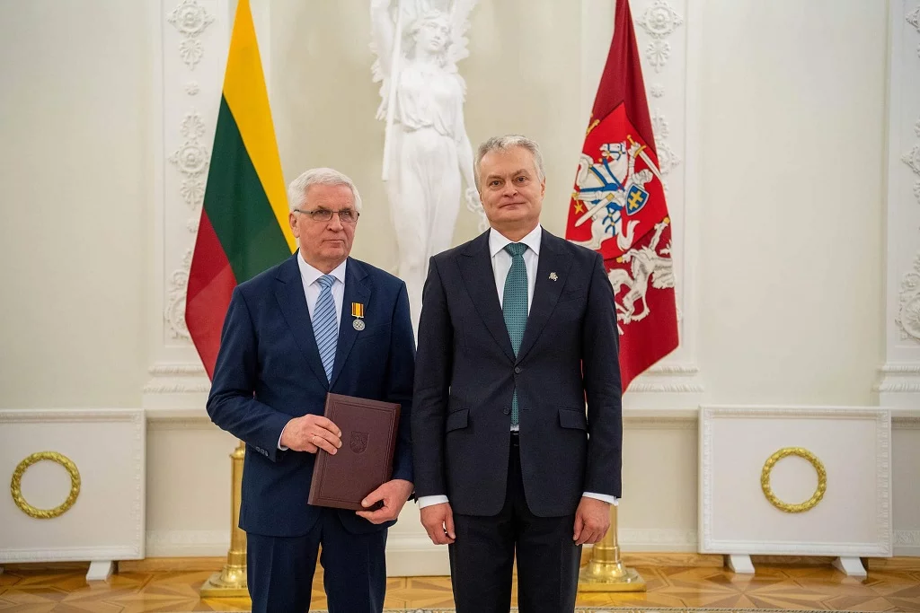 EUSA Honorary Member receives state award 