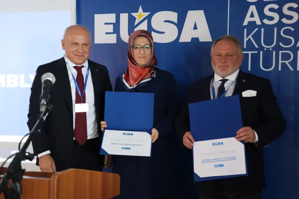EUSA Associated Members - First Rectors receiving the certificates
