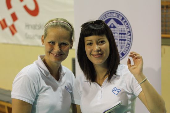 Volunteers welcoming the participants Volunteers welcoming the participants